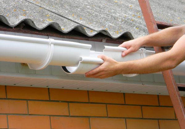 Cost of Gutter Hanging in Powhatan